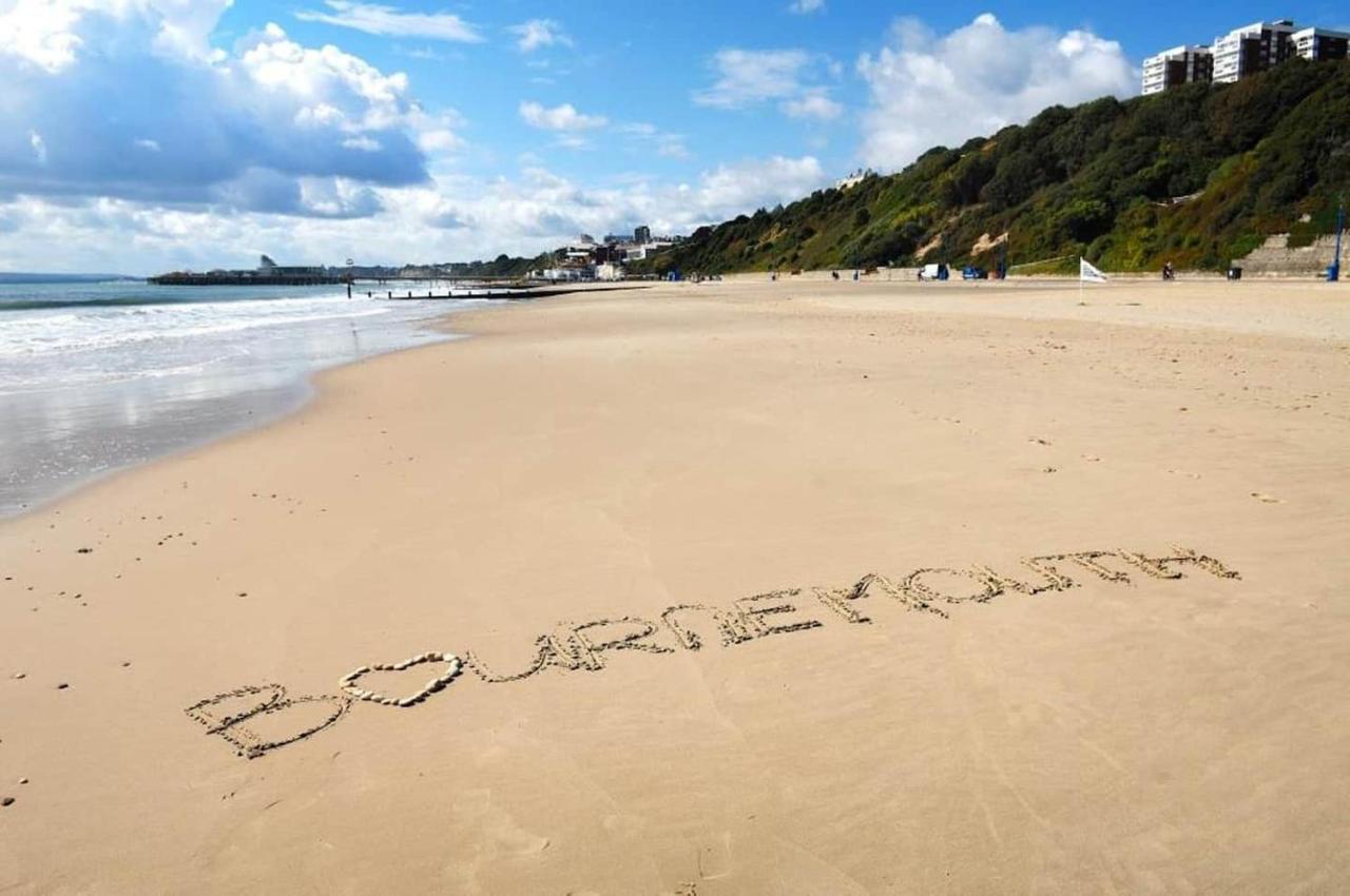 Flat-B, 4 Adults, 20 Mins To Beach, Netflix, Wifi, Sleeps 4 Adults Bournemouth Buitenkant foto