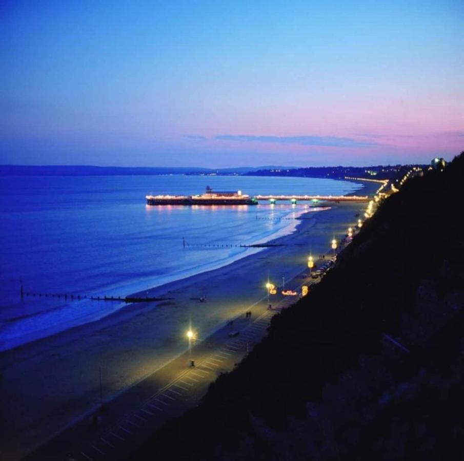 Flat-B, 4 Adults, 20 Mins To Beach, Netflix, Wifi, Sleeps 4 Adults Bournemouth Buitenkant foto